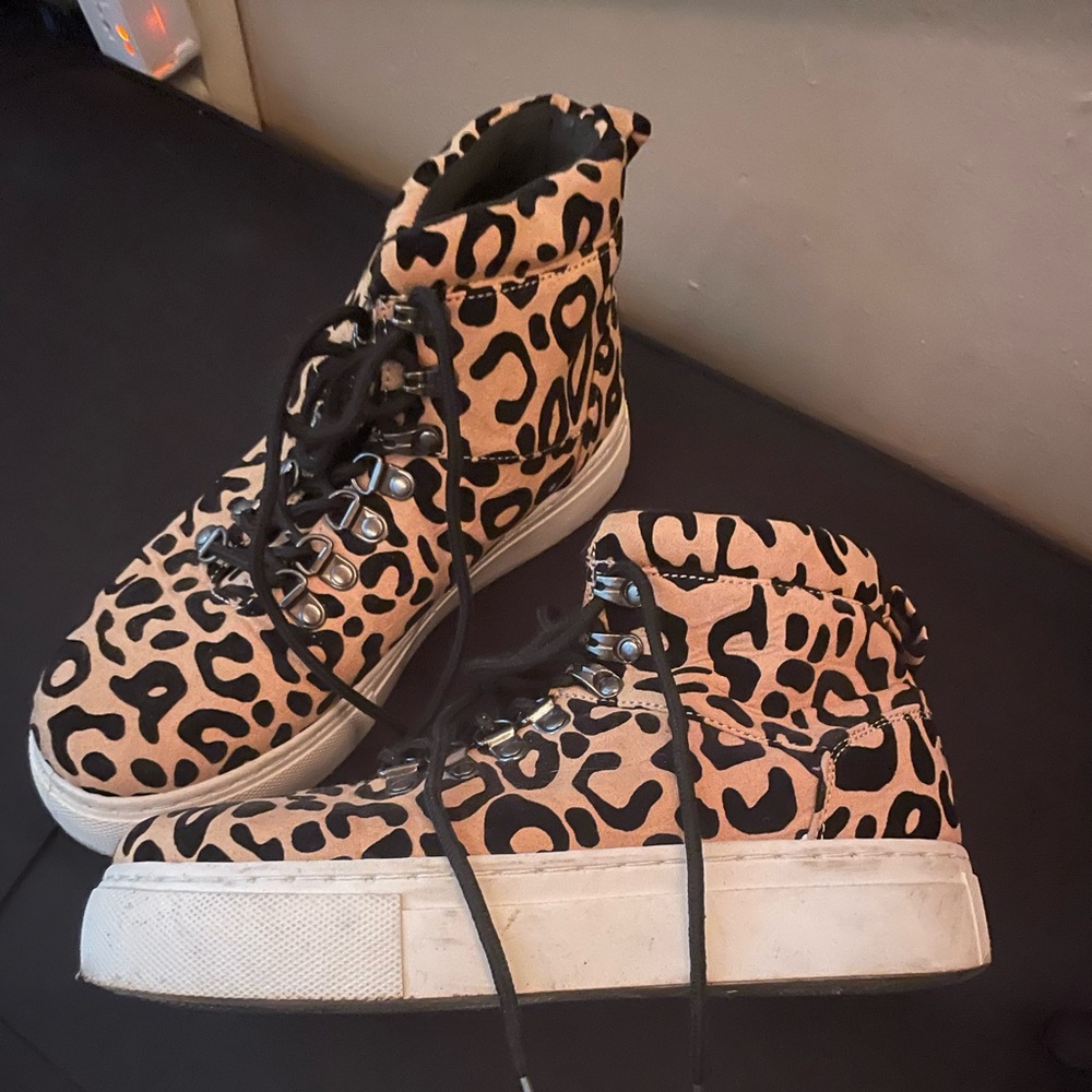 Shoe